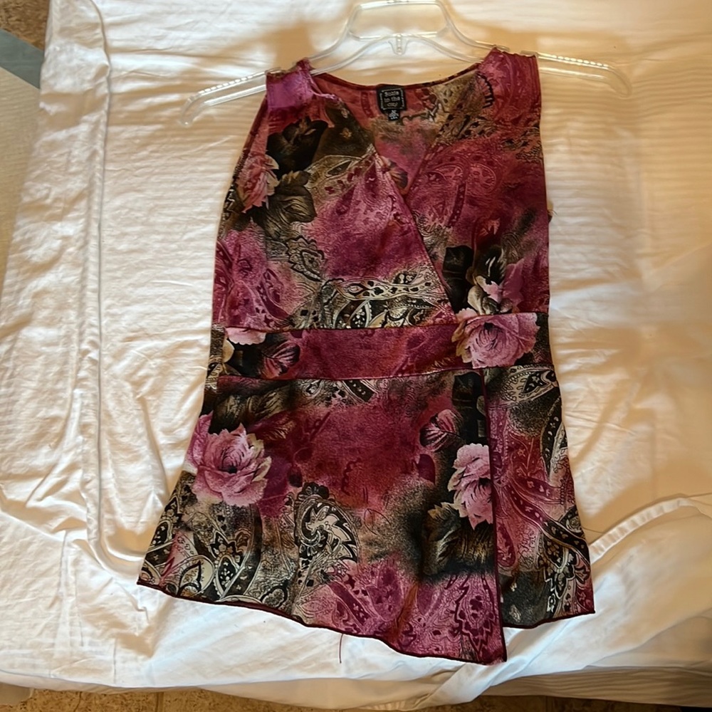 Susie in the city size medium. Spring/Summer tops, blouse A-3